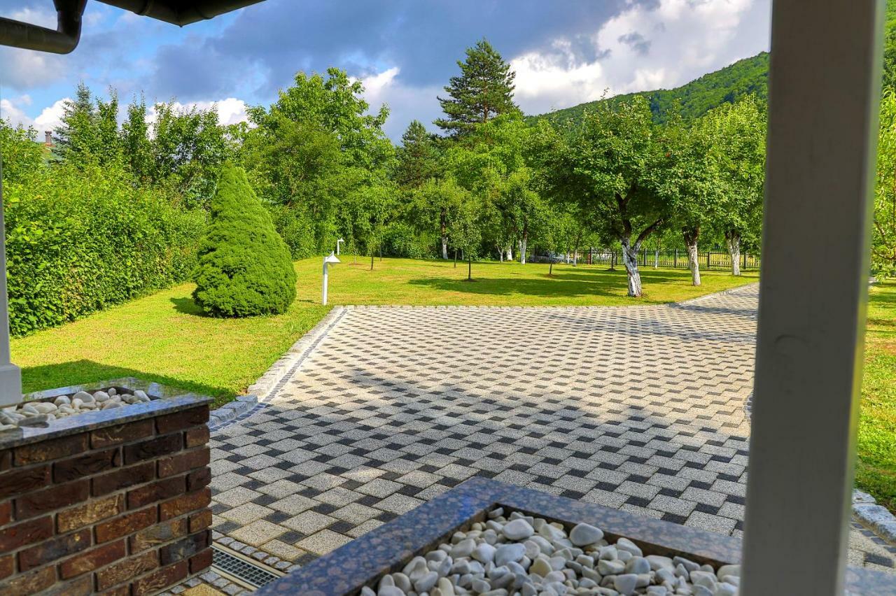 Holiday Home Villa Sara Біхач Екстер'єр фото