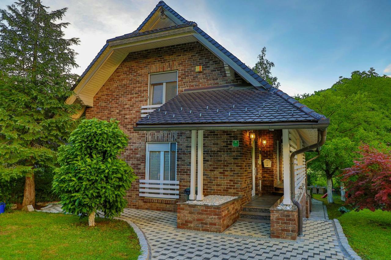 Holiday Home Villa Sara Біхач Екстер'єр фото