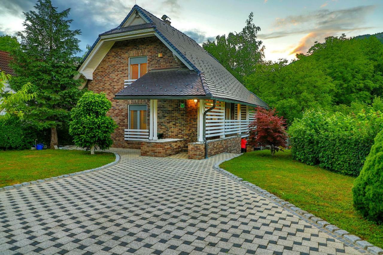 Holiday Home Villa Sara Біхач Екстер'єр фото